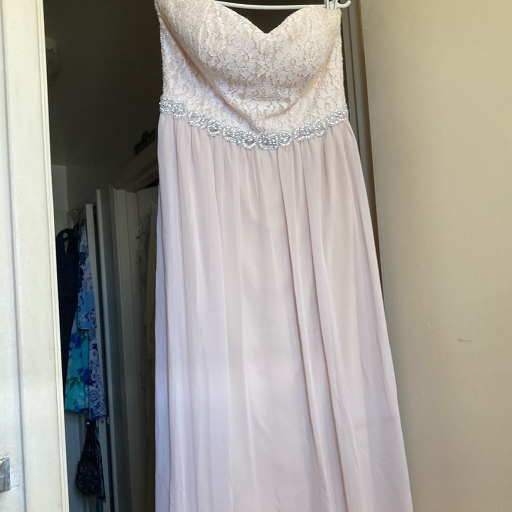 Chic Strapless Lace Dress